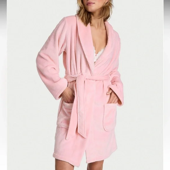 Victoria's Secret Pink Plush Robe NEW - Picture 2 of 6